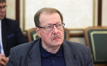 Александр Русаков