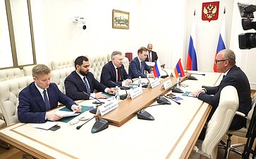 Встреча первого заместителя председателя Комитета СФ по социальной политике Александра Варфоломеева с депутатом Национального Собрания Республики Армения Алексеем Сандыковым