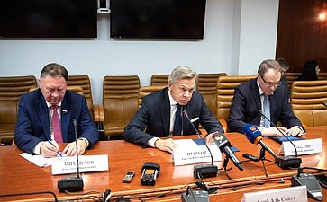 Встреча А. Пушкова с представителями иностранных СМИ