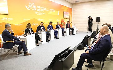 Сессия «Новые решения бизнеса и государства для развития в эпоху дефицита кадров и капитала». X Восточный экономический форум
