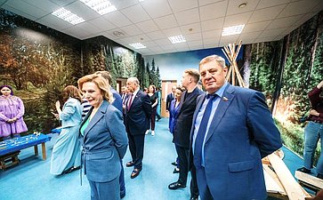 Сенаторы посетили Школу креативных индустрий на базе Окружного Дома народного творчества и Центр народных художественных промыслов и ремесел
