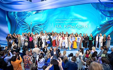 XXVIII Петербургский международный экономический форум (ПМЭФ’25). Показ международного конкурса адаптивной моды «На крыльях»