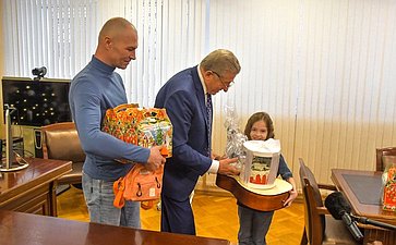 Сергей Лукин принял участие в акции «Ёлка желаний»