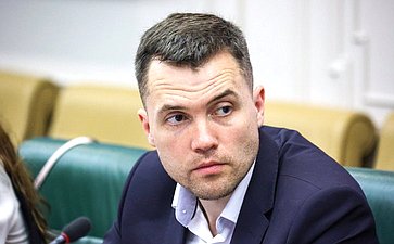 Круглый стол на тему «Обеспечение устойчивого развития арктических поселков и сел»