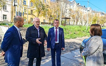 Олег Цепкин в ходе региональной поездки посетил г. Трёхгорный, где осмотрел ряд социально значимых объектов