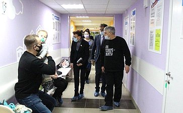 Татьяна Кусайко посетила медучреждения Кольского района