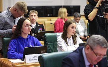 Сенаторы встретились с участниками Общероссийского общественно-государственного движения детей и молодежи «Движение Первых»