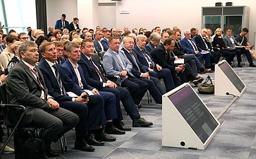 Александр Высокинский выступил модератором экспертной сессии первого дня международной промышленной выставки ИННОПРОМ в Екатеринбурге (фото Руслан Казаков)