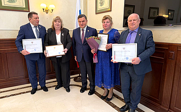 Сергей Перминов вручил сенатские награды землякам-Ленинградцам