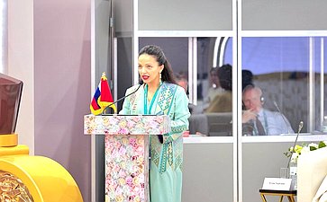 Сессия «Украшая мир: экономика индустрии красоты, творчества. Успешные примеры женского лидерства». Мероприятие прошло в рамках «женского трека» XVI Международного экономического форума «Россия – Исламский мир: KazanForum»