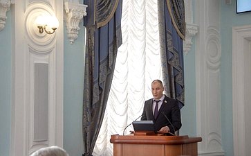 Дмитрий Перминов выступил на очередном заседании регионального парламента с отчетом о своей работе в Совете Федерации