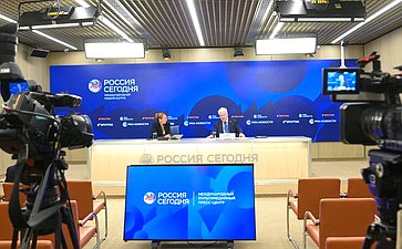 Пресс-конференция первого заместителя председателя Комитета Совета Федерации по обороне и безопасности Владимира Чижова об итогах саммита Европейского Союза и актуальной ситуации в странах Евросоюза и НАТО на фоне происходящих в мире событий