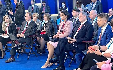 Анатолий Артамонов принял участия в дискуссиях и рабочих встречах, которые прошли в рамках Петербургского международного экономического форума (ПМЭФ)