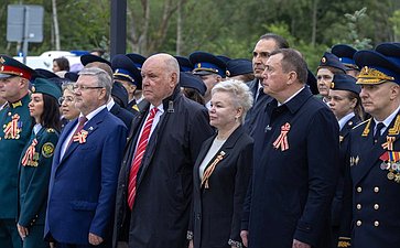 Григорий Карасин вместе с губернатором Сахалинской области Валерием Лимаренко, представителями силовых ведомств и общественности открыли в Южно-Сахалинске сквер «Щит и Меч»