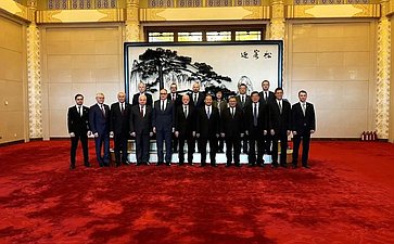 В рамках визита в КНР сенатор Андрей Денисов принял участие во встречах с китайскими специалистами в области образования, подготовки партийных кадров, политологами