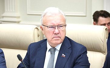 Александр Усс