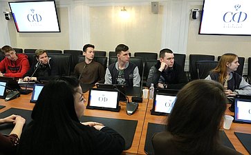 Экскурсия по зданию СФ для группы студентов и встреча с сенатором Дмитрием Кузьминым