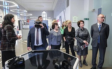 Сенаторы РФ посетили павильон «Нефть» на ВДНХ