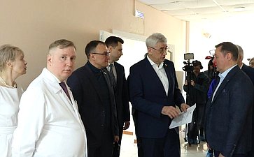 Виктор Калашников посетил краевой клинический центр онкологии в Хабаровске