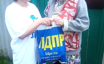 Елена Афанасьева продолжает организовывать встречи с оренбуржцами, пострадавшими от паводка, и оказывать необходимую помощь