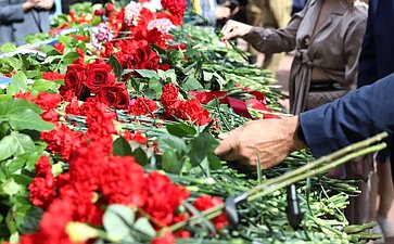 Сергей Горняков почтил память советских воинов, павших в ходе Курской битвы