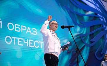 XXVIII Петербургский международный экономический форум (ПМЭФ’25). Показ международного конкурса адаптивной моды «На крыльях»