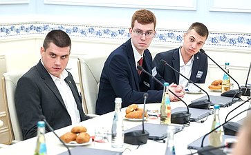 Андрей Яцкин провел встречу со студентами Донского государственного технического университета (г. Ростов-на Дону), победителями конкурса направления «Транспорт» первого межрегионального студенческого слета «Будущее Приазовья»