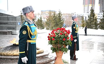 В составе делегации Постоянной комиссии МПА СНГ Татьяна Сахарова приняла участие в церемонии возложения цветов к Монументу «Защитники Отечества»