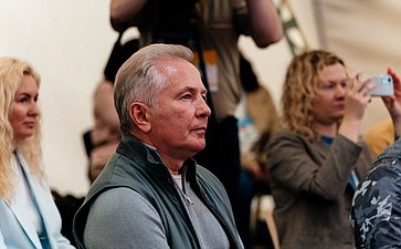 Валерий Пономарев принял участие в международной акции, посвященной Дню дарения книг