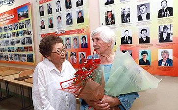 Баир Жамcуев поздравил Агинскую среднюю школу номер два со 140-летним юбилеем