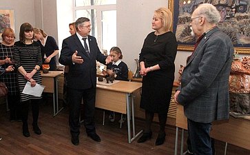 Л. Гумерова передала художественной школе Стерлитамака новое оборудование для обжига керамических изделий