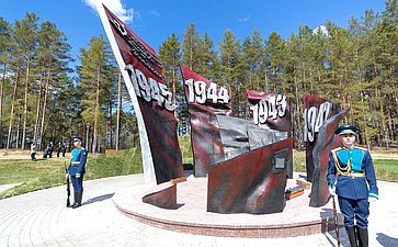 Ооткрытие мемориала «Знамя Победы» в Псковской области