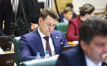 Олег Голов