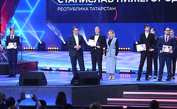 Заместитель Председателя Совета Федерации Инна Святенко приняла участие в торжественной церемонии награждения победителей и призеров в рамках итогового мероприятия Всероссийского конкурса профессионального мастерства «Лучший по профессии»