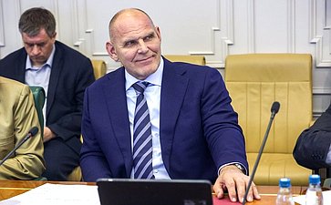 Александр Карелин