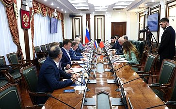 Ильяс Умаханов провел встречу с Чрезвычайным и Полномочным Послом Королевства Бахрейн в РФ Ахмедом Абдулрахманом Махмудом Аль-Саати и Главой Представительства Лиги арабских государств в России Валидом Хамидом Шилтагом