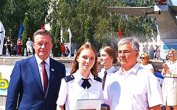 Сергей Рябухин принял участие в торжественной церемонии, посвященной вручению дипломов о высшем образовании выпускникам 2023 года Ульяновского института гражданской авиации имени Главного маршала авиации Б.П. Бугаева