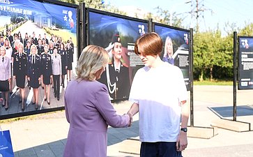 Инна Святенко приняла участие в открытии в Москве фотовыставки, подготовленной Ассоциацией «Женщины в погонах»