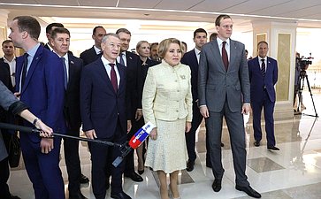 Валентина Матвиенко и Павел Малков осмотрели выставку, посвященную истории и перспективам развития Рязанской области