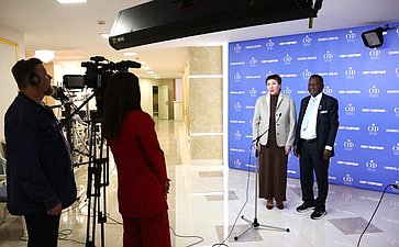 Елена Перминова встретилась с членом Постоянного комитета по вопросам государственной бюджетной отчетности и экономики Национального совета Намибии Абнером Шиконго
