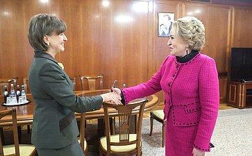 Встреча Председателя Совета Федерации Валентины Матвиенко с генеральным директором АО «РЭЦ» Вероникой Никишиной