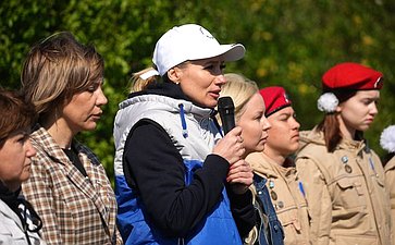 Татьяна Сахарова приняла участие в высадке деревьев в первом «зеленом мемориале» в честь павших бойцов в СВО