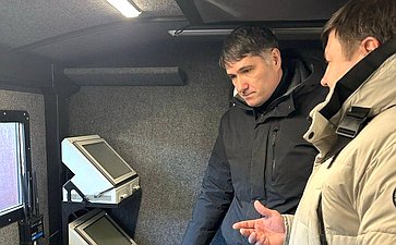 Владимир Пушкарев посетил Арктический испытательный центр для беспилотных авиационных систем в Салехарде