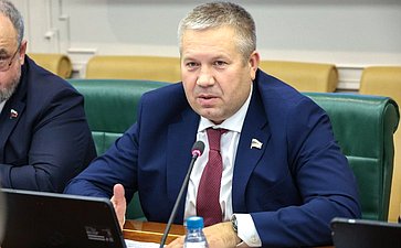 Денис Гусев