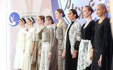 Модный показ «Елецкие кружева». Международный форум «Женщины за сохранение традиций»