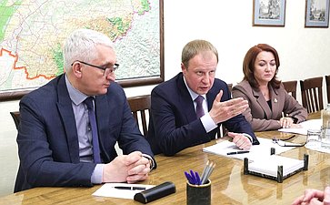 Сенаторы провели выездное совещание в Барнауле