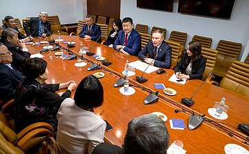 Встреча А. Варфоломеева и В. Мархаева с делегацией Республики Бурятия
