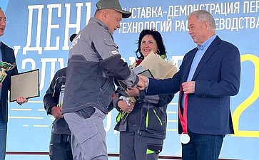 Анатолий Артамонов принял участие в мероприятиях Дня Калужского поля