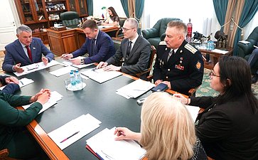 Юрий Воробьев провел совещание по вопросу развития кадетского образования