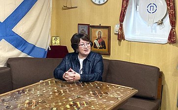 Людмила Талабаева в ходе поездки в регион встретилась с моряками — военнослужащими соединения надводных кораблей Тихоокеанского флота